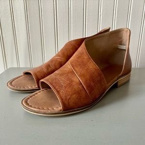 Catherine Maladrino leather flat sandal.